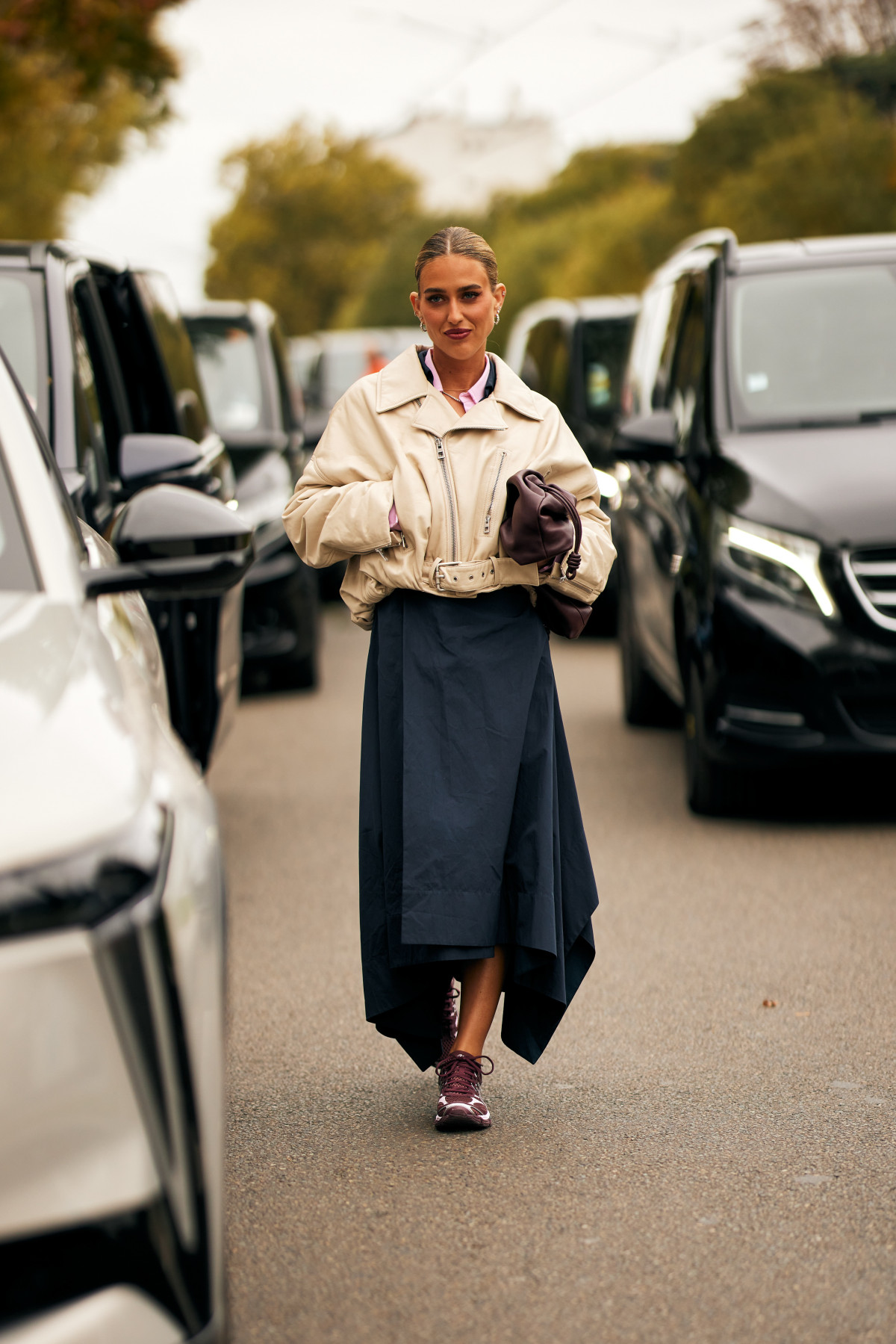 Бомбер + асиметрична мідіспідниця