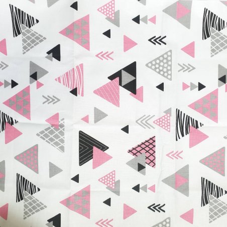 Відріз польської бавовняної тканини "Трикутники рожево-чорні", 40х50 см