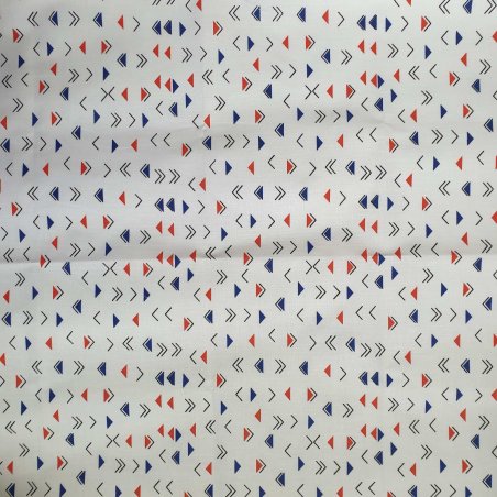 Отрез польской хлопковой ткани "Треугольники красно-синие мелкие на белом", 40х50 см