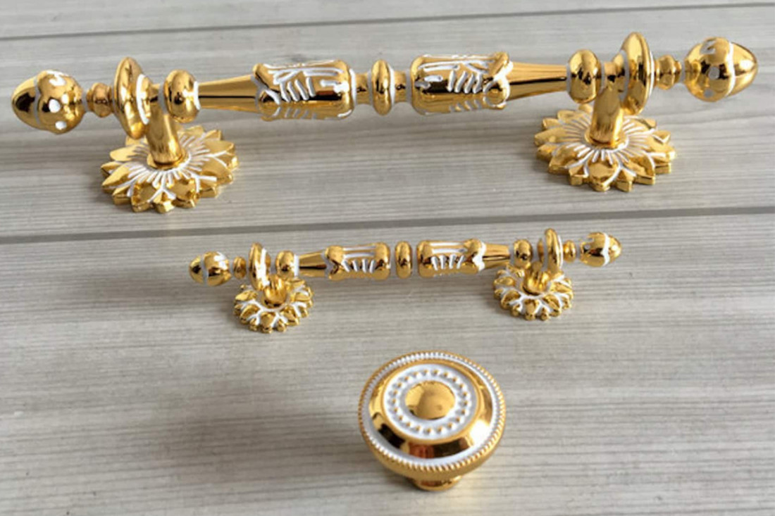 Багата фурнітура