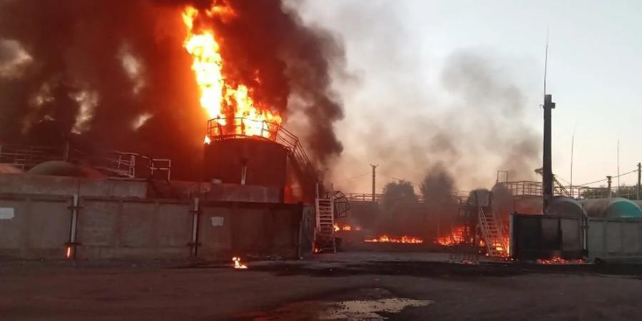 НПЗ Лукойлу у Волгограді після атаки безпілотника. 
