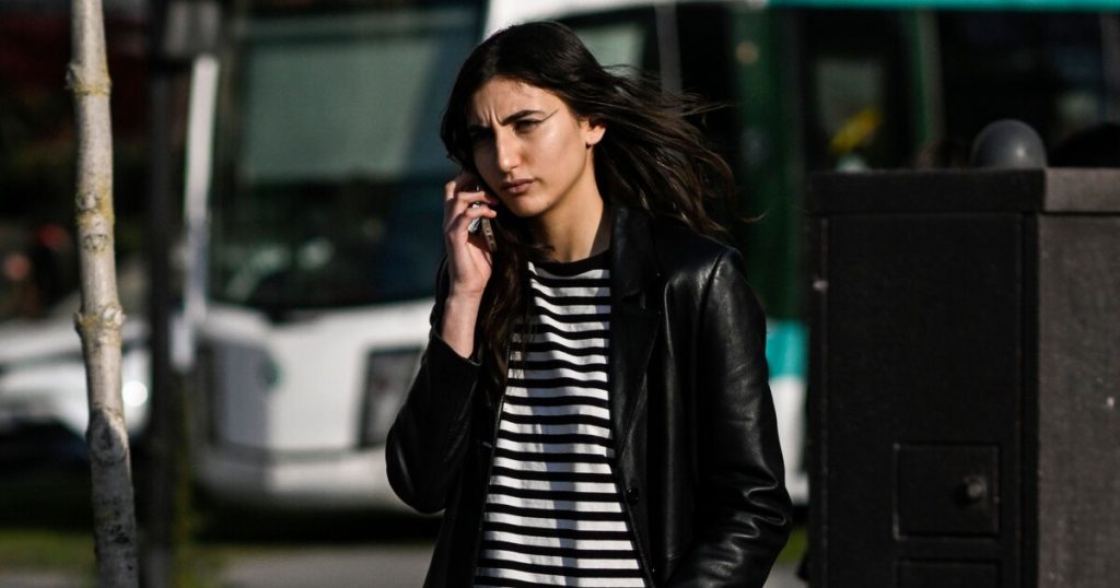 Помаранчеві кросівки Onitsuka Tiger Mexico 66 — наймодніше взуття осені 2025