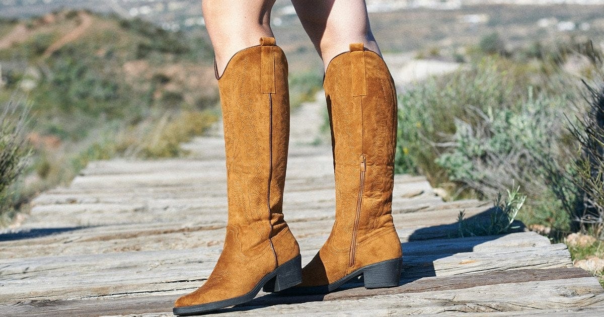 Яких чобіт обирають модниці — Різне