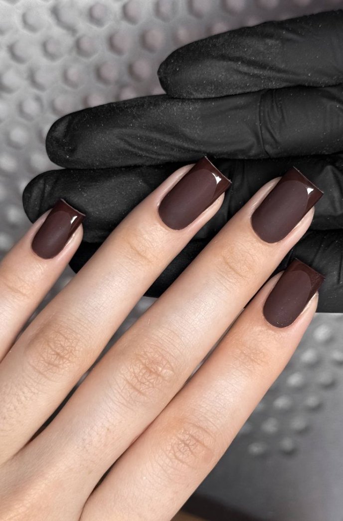 Шоколадні «замшеві» нігті