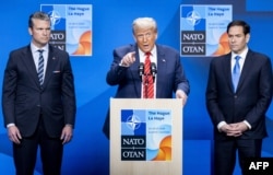 Президент США Дональд Трамп у супроводі міністра оборони США Піта Геґсета та держсекретаря США Марко Рубіо на саміті НАТО у Гаазі, Нідерланди, 25 червня 2025 року