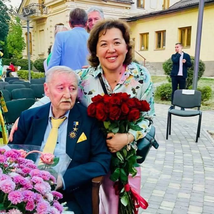 "Їй заплатили мільйон доларів". Анжела Норбоєва – про зустріч у Києві з чоловіком Повалій, причини закритості Зінкевича та загибель родича із РФ на фронті