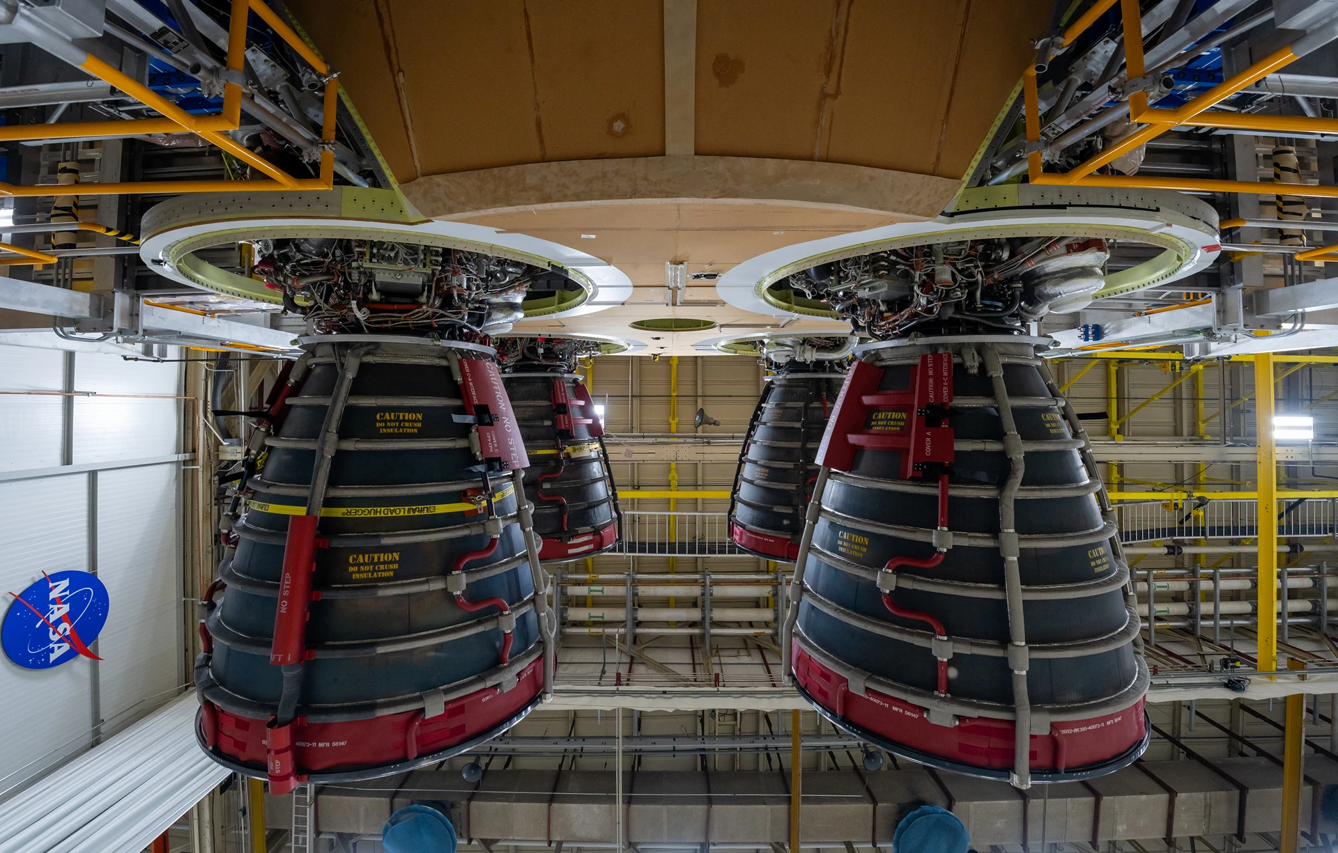 Усі чотири двигуни RS-25 основного ступеня ракети-носія Space Launch System місії Artemis II, 20 вересня 2023 року