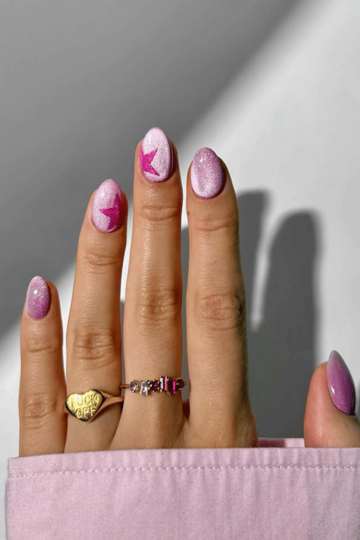 Яскравий рожевий манікюр