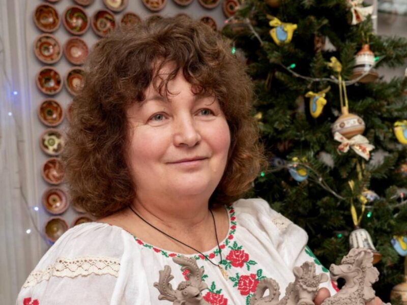 Глина, що усміхається: історія гончарки Ніни Дубинки