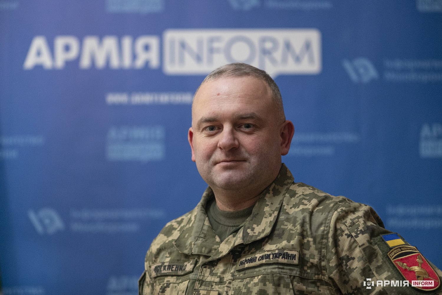 Офіцер ЗСУ полковник Остапенко під час розмови в студії інформаційного агентства «АрміяInform».