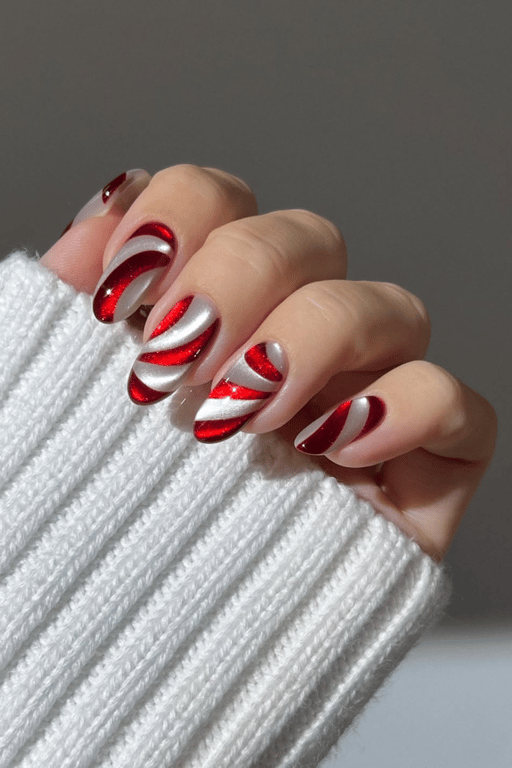 Яскравий червоний манікюр