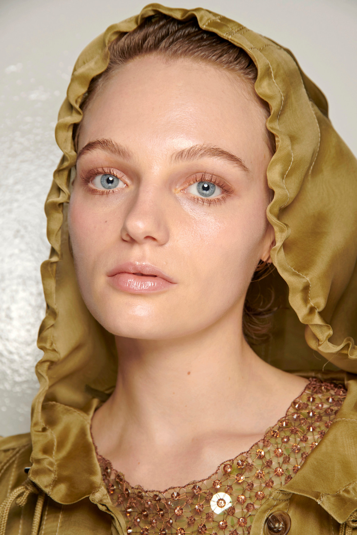 Кому підходить коричнева туш