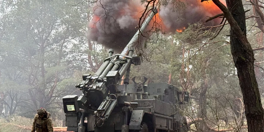 Українські військові ведуть вогонь з самохідної гаубиці Caesar на лінії фронту у Запорізькій області, 16 лютого 2026 року (Фото: REUTERS)