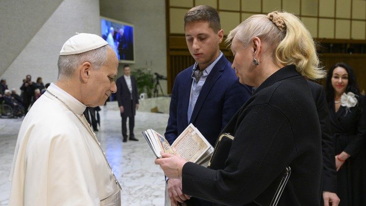 Неля Куковальська з Папою Левом XIV