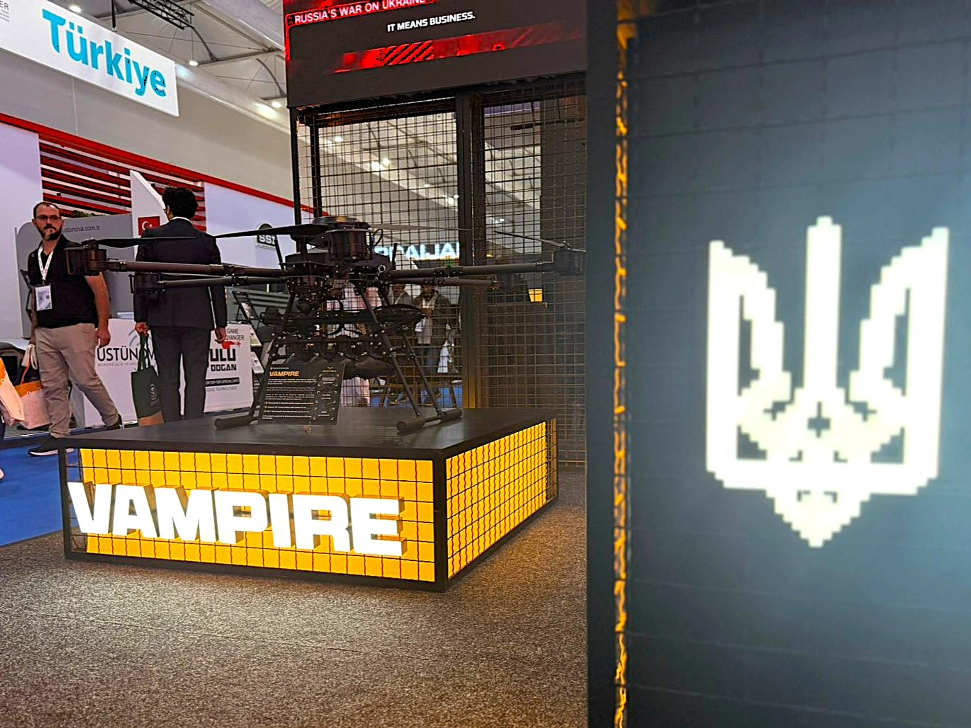 Стенд з дроном Vampire на виставці World Defence Show 2026