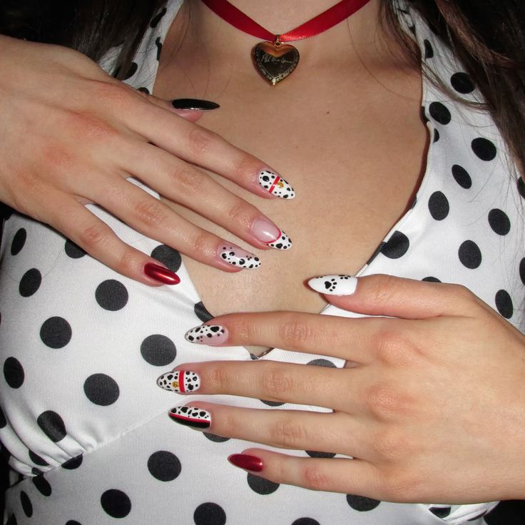 Варіанти «далматинового» манікюру