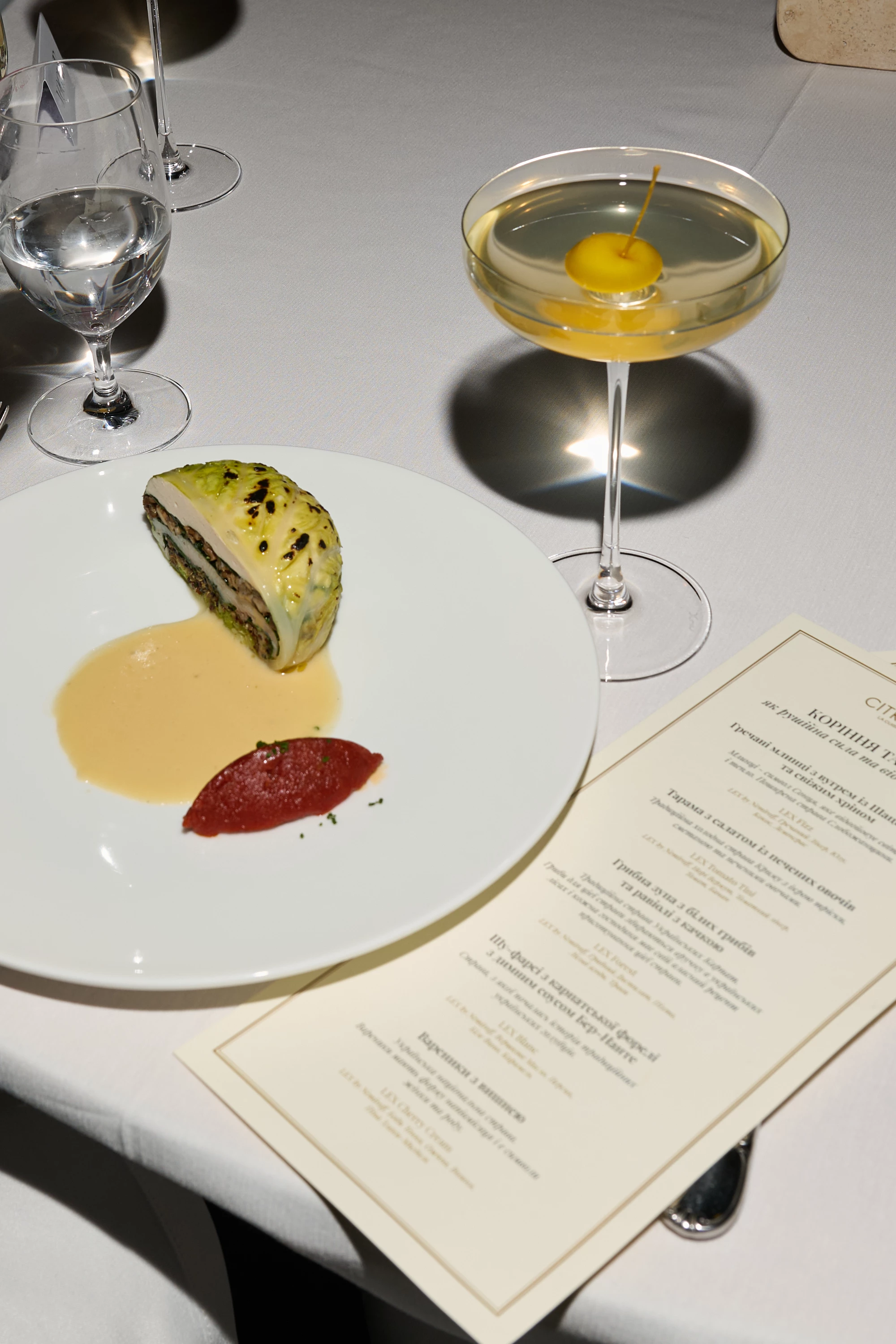 Шу-фарсі з карпатської форелі з димним соусом Бер-Нанте х LEX Blanc