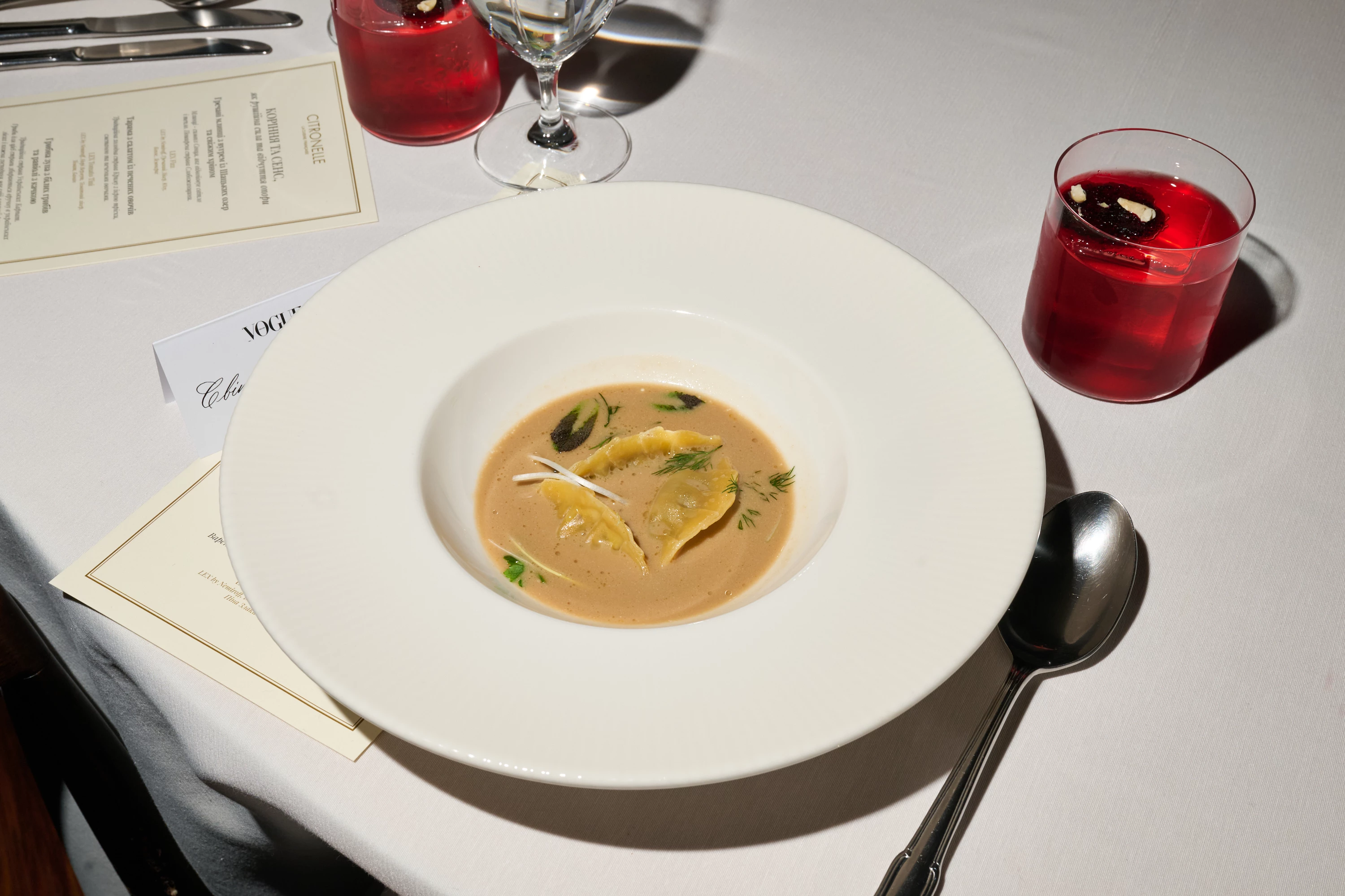 Грибна зупа із білих грибів та равіолі з качкою х LEX Forest