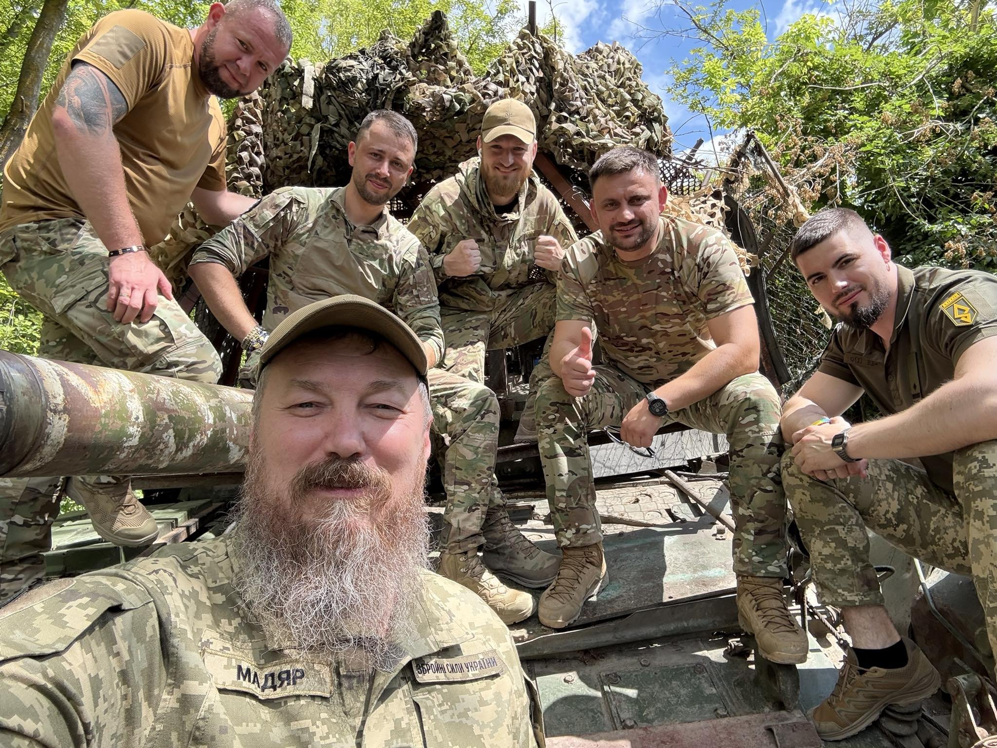 Роберт "Мадяр" Бровді та його команда