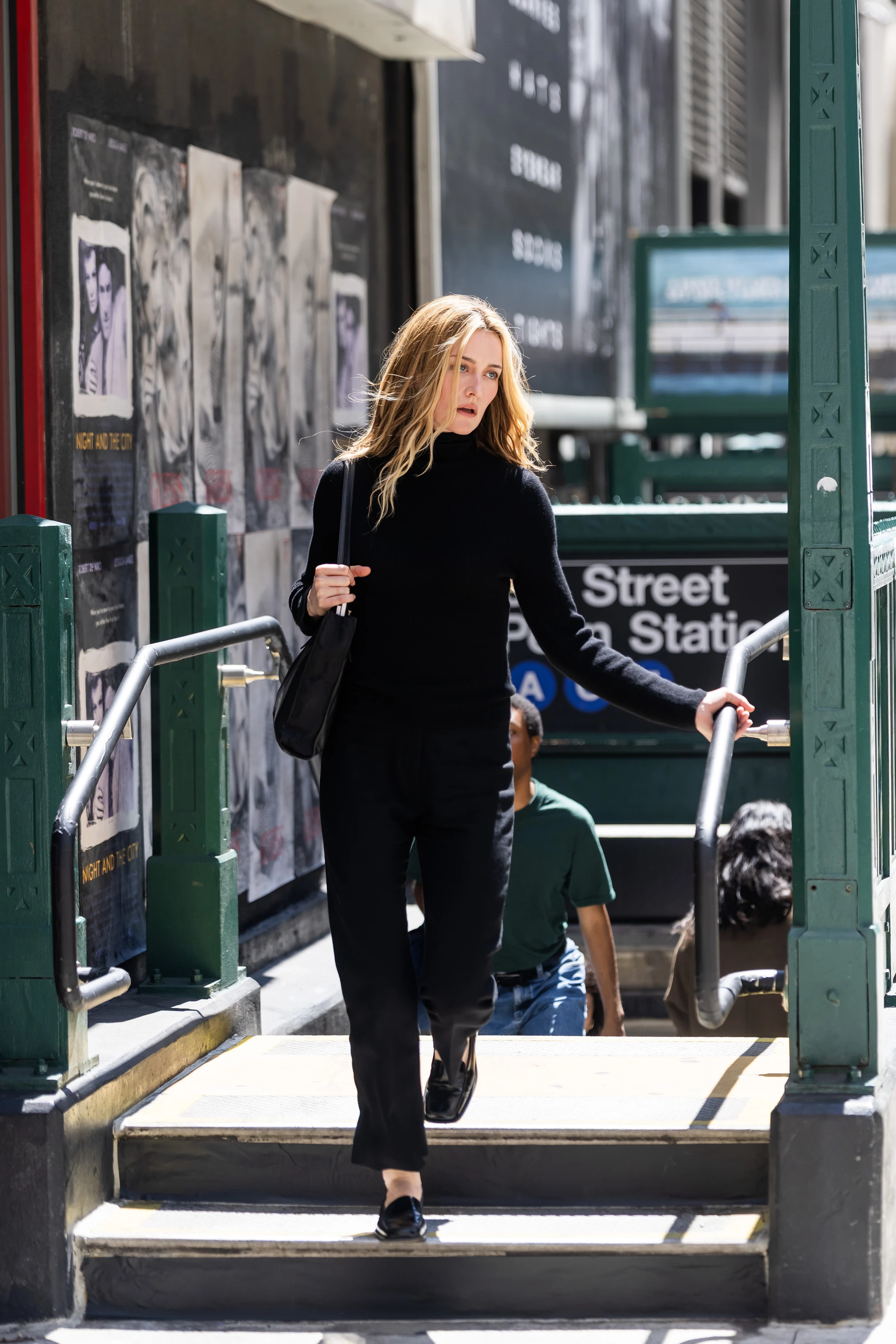 Сара Піджон в ролі Керолін Бессетт-Кеннеді в серіалі