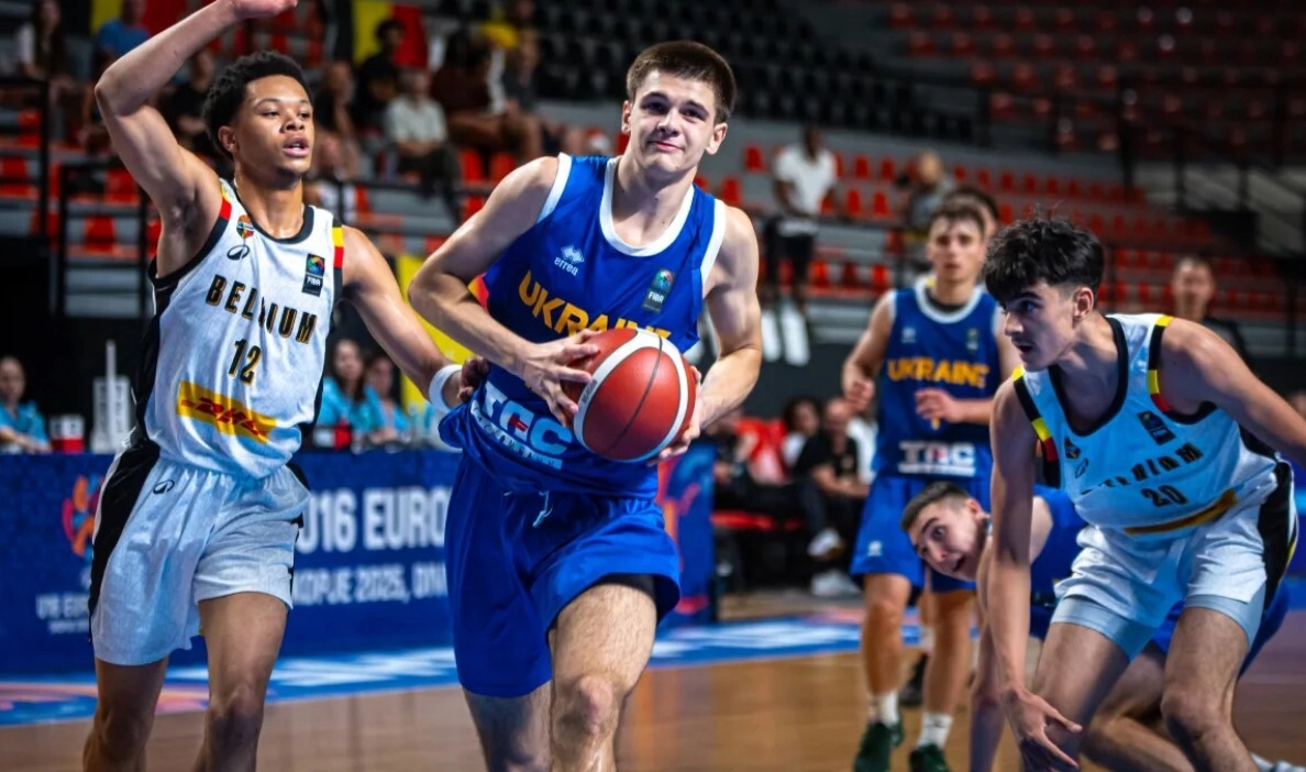 Євген Татунчак в синій формі збірної України