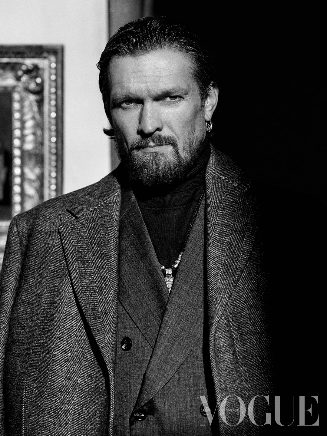 Вовняне пальто, светр із бавовни та вовни, усе – Gieves & Hawkes, вовняний піджак, Giorgio Armani