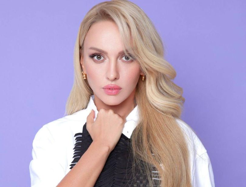 Оля Полякова