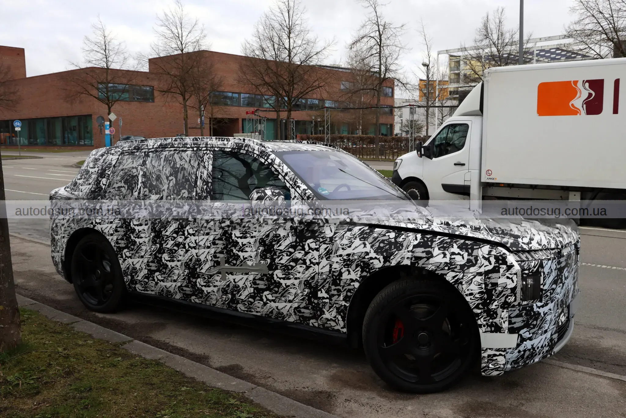 Електричний позашляховик Rolls-Royce