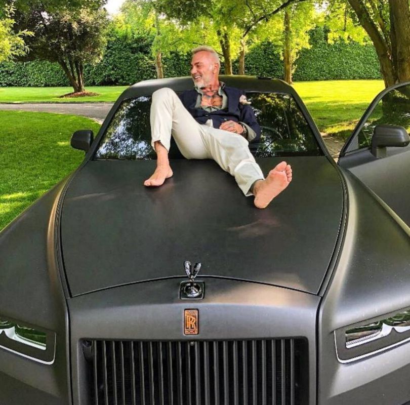 Джанлука Ваккі на елітному авто