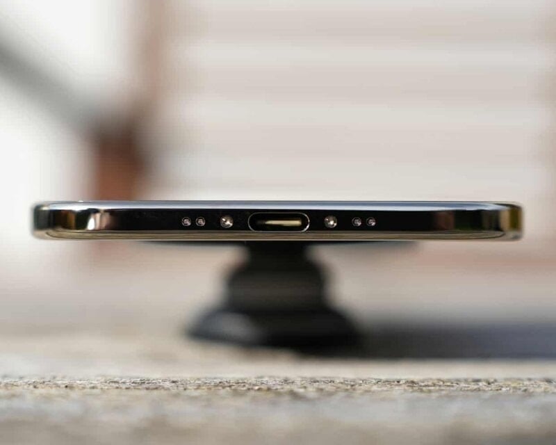 Порти та кнопки на iPhone 17 Air