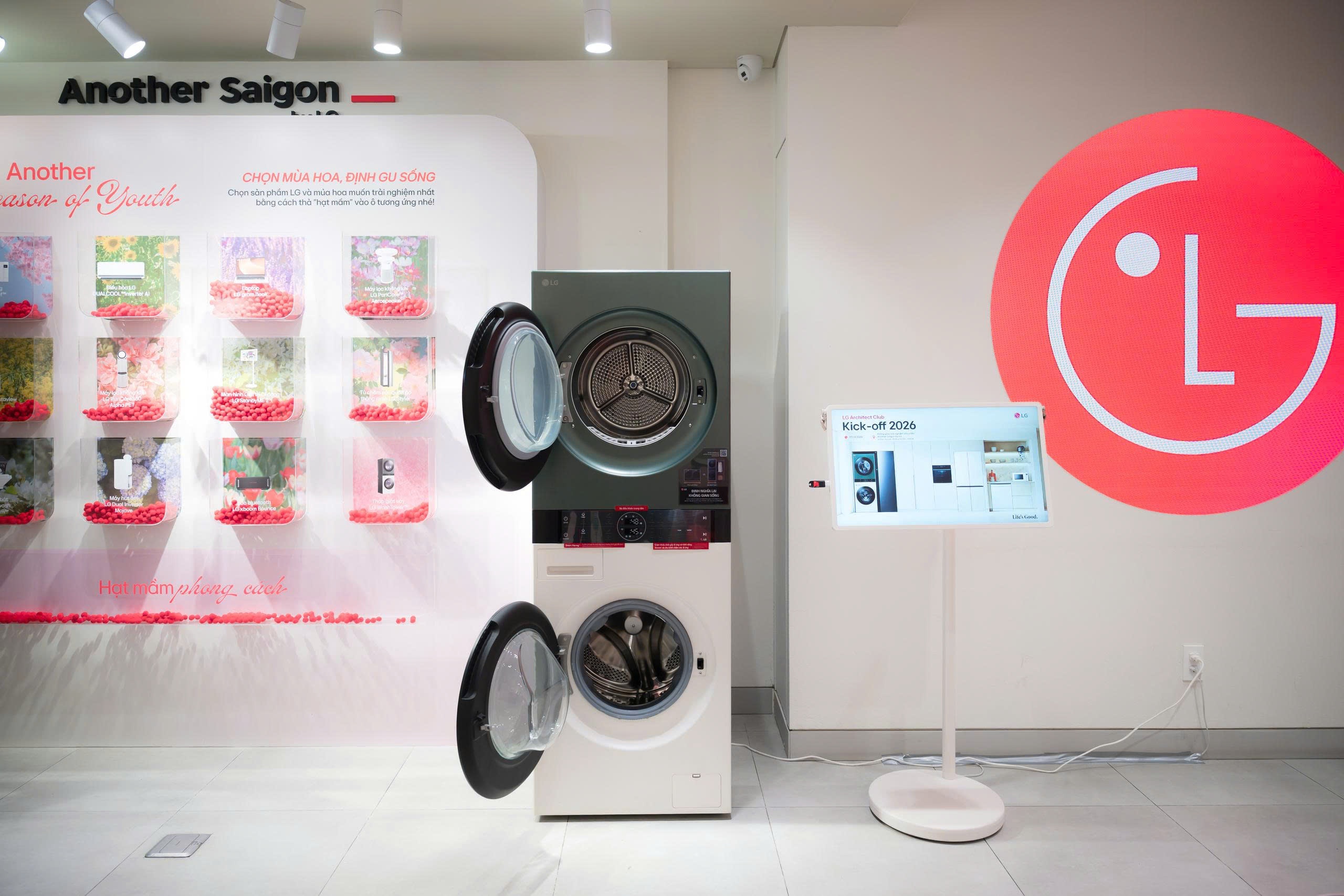 Простір для враження від продуктів у Another Saigon by LG.