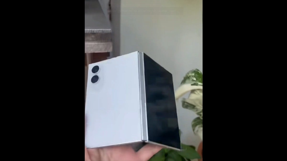 Було представлено макет Galaxy Z Fold8 Wide.