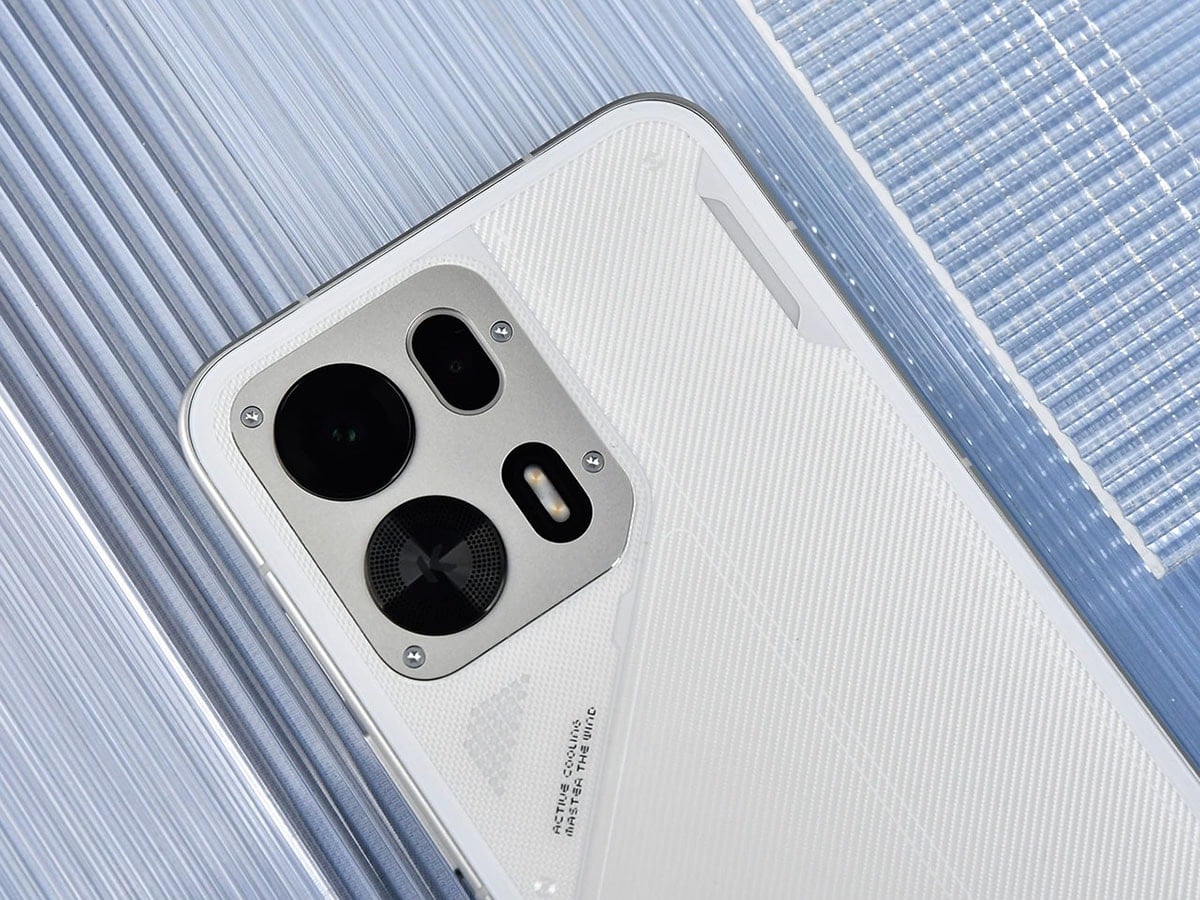 OPPO K15 оснащений високоякісною системою подвійної камери на 50 МП.
