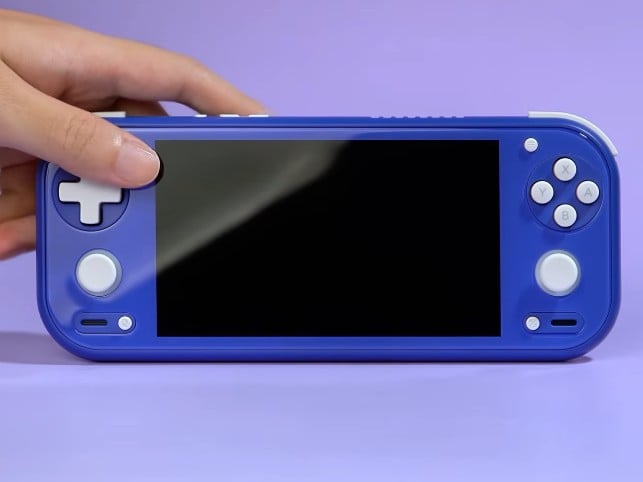 Ігрова консоль Anbernic RG 55G1 кольору Indigo вирізняється сучасним дизайном.