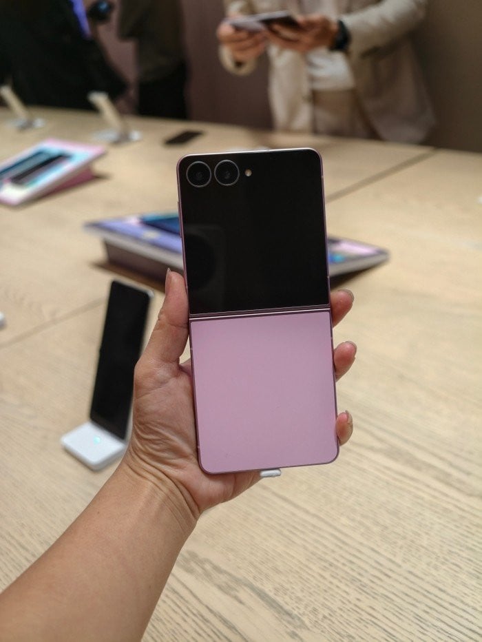 Камери Galaxy Z Flip8 з підтримкою інтелектуальних функцій зйомки