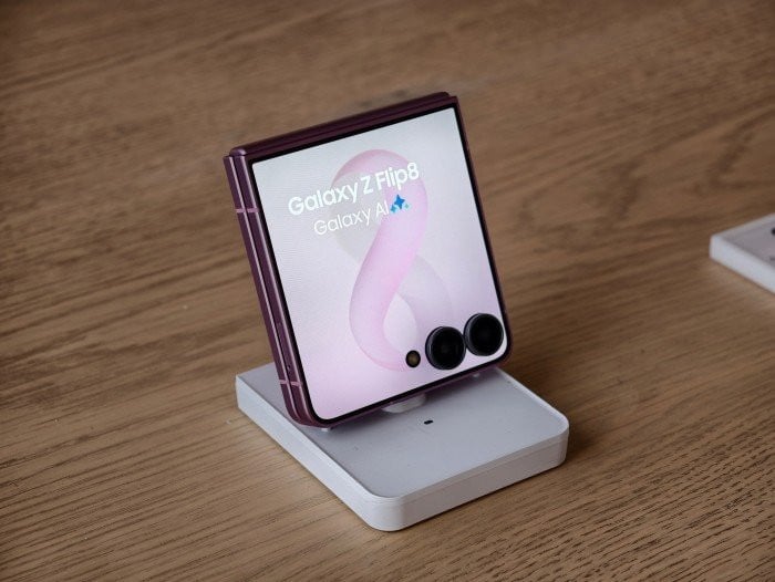 Вторинний дисплей FlexWindow на Galaxy Z Flip8