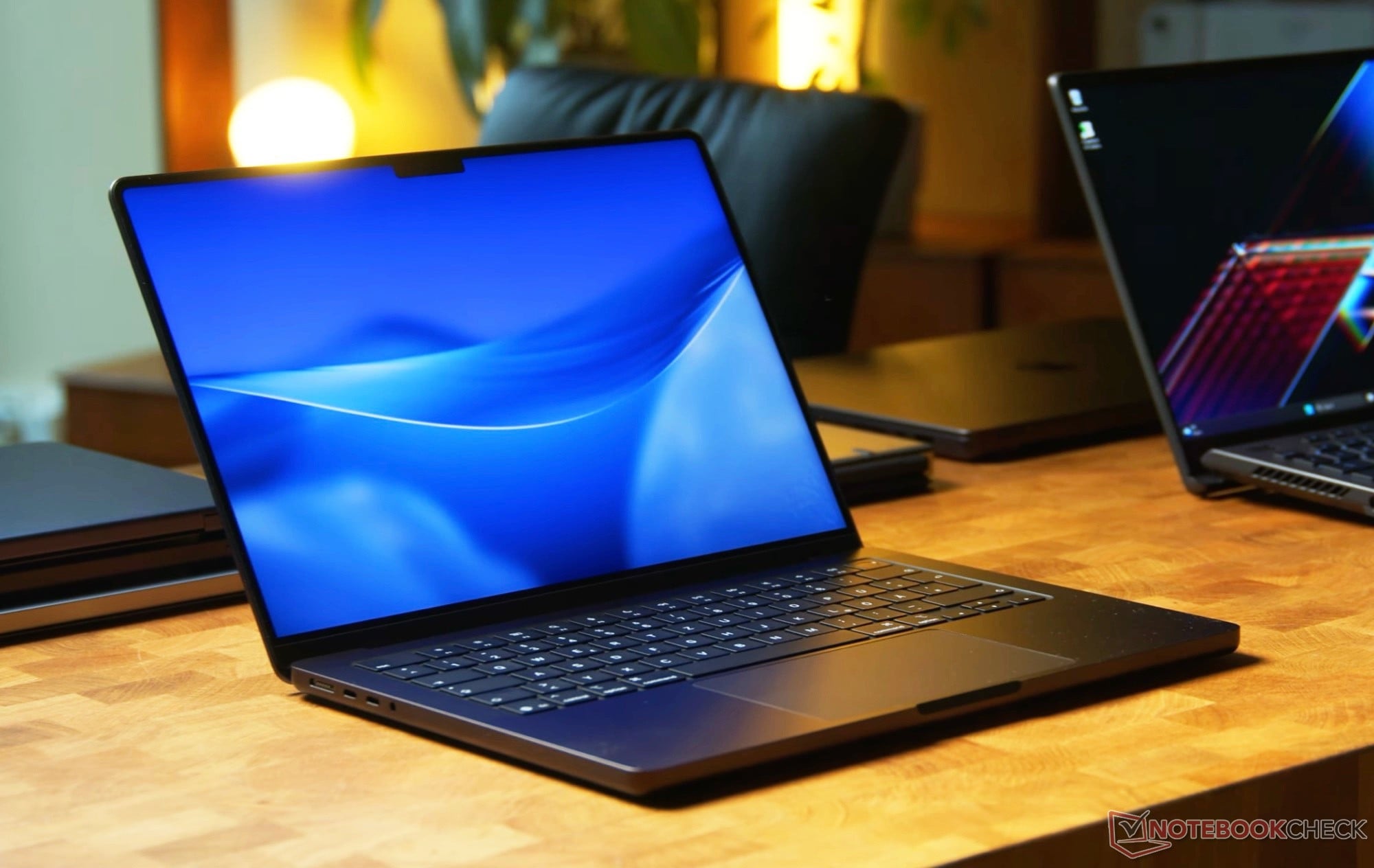 Очікується, що Apple випустить два покоління MacBook Pro протягом наступних 12 місяців.