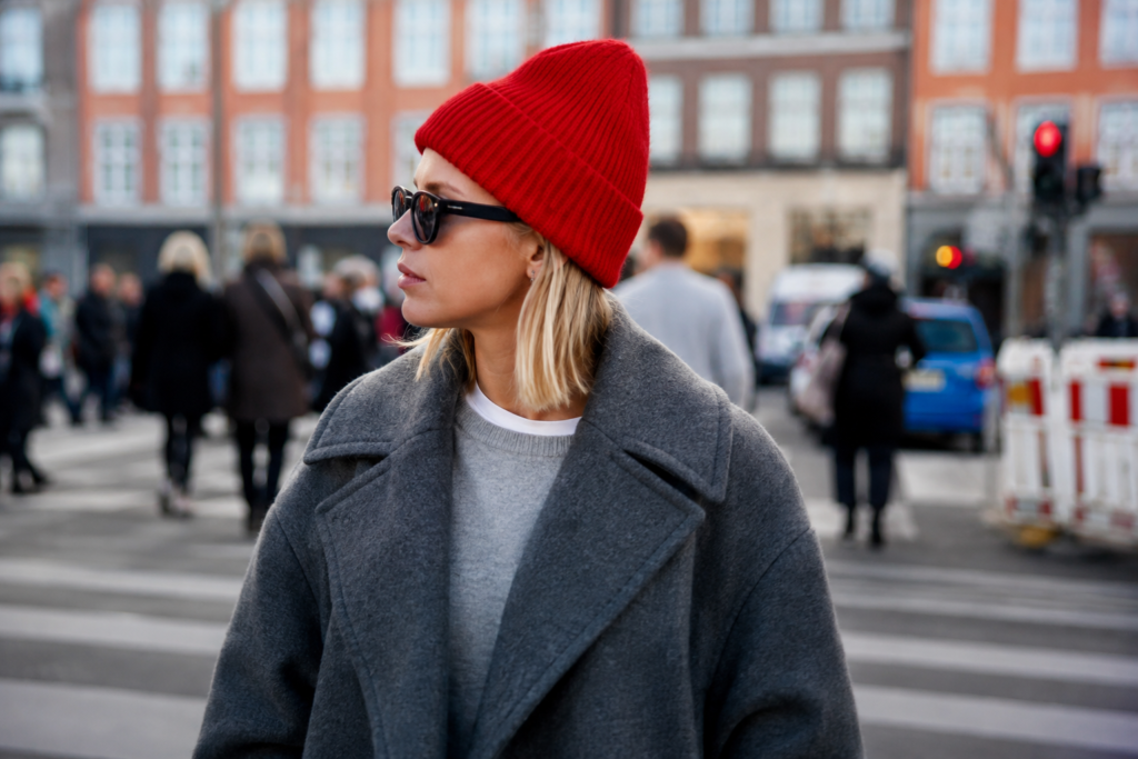 Яскраві головні убори захопили скандинавський street style
