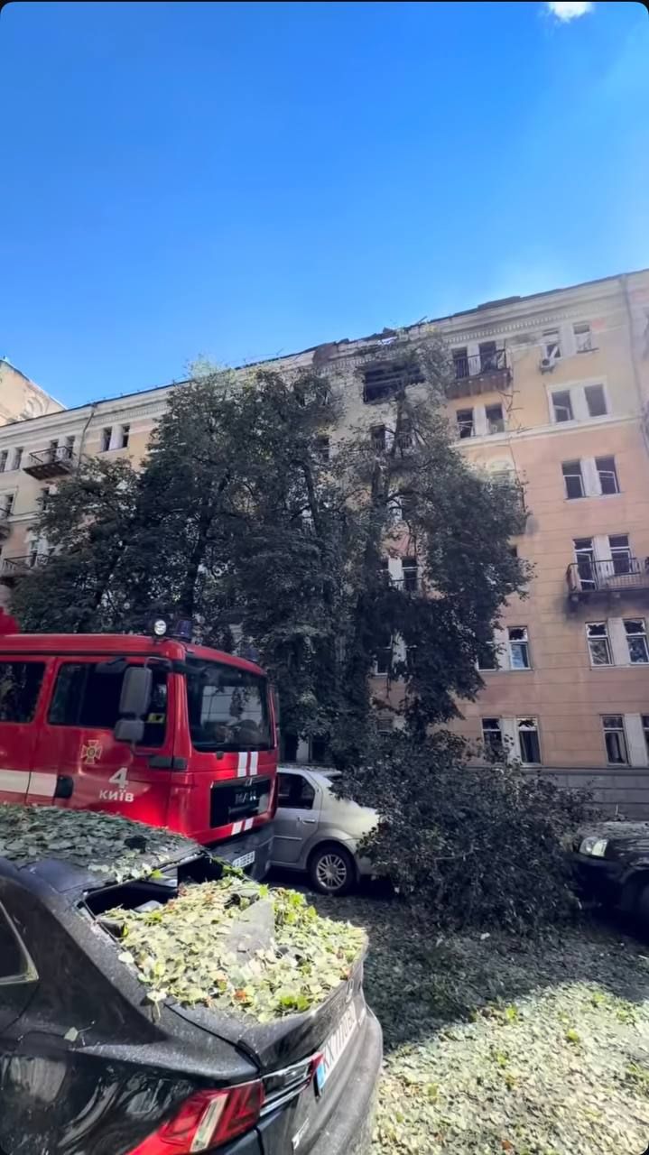 Біля офісу Люкс ФМ було влучання двох шахедів