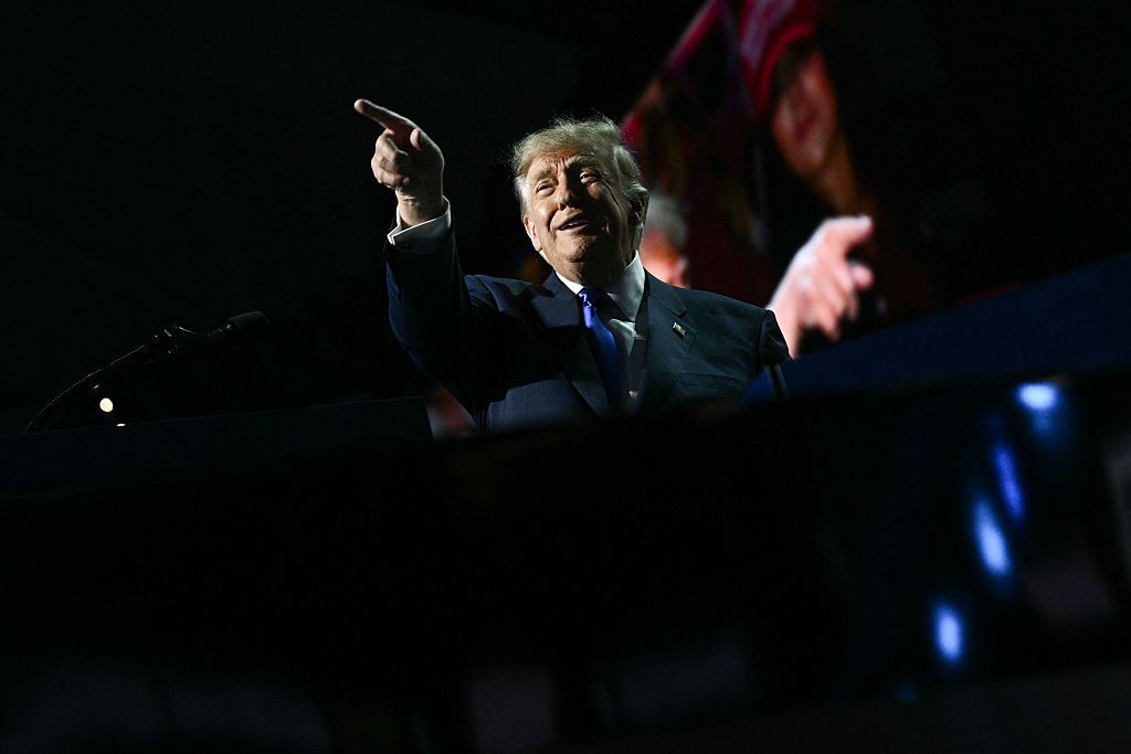 Які стосунки у Трампа з помічницею? Які стосунки у Трампа з помічницею?