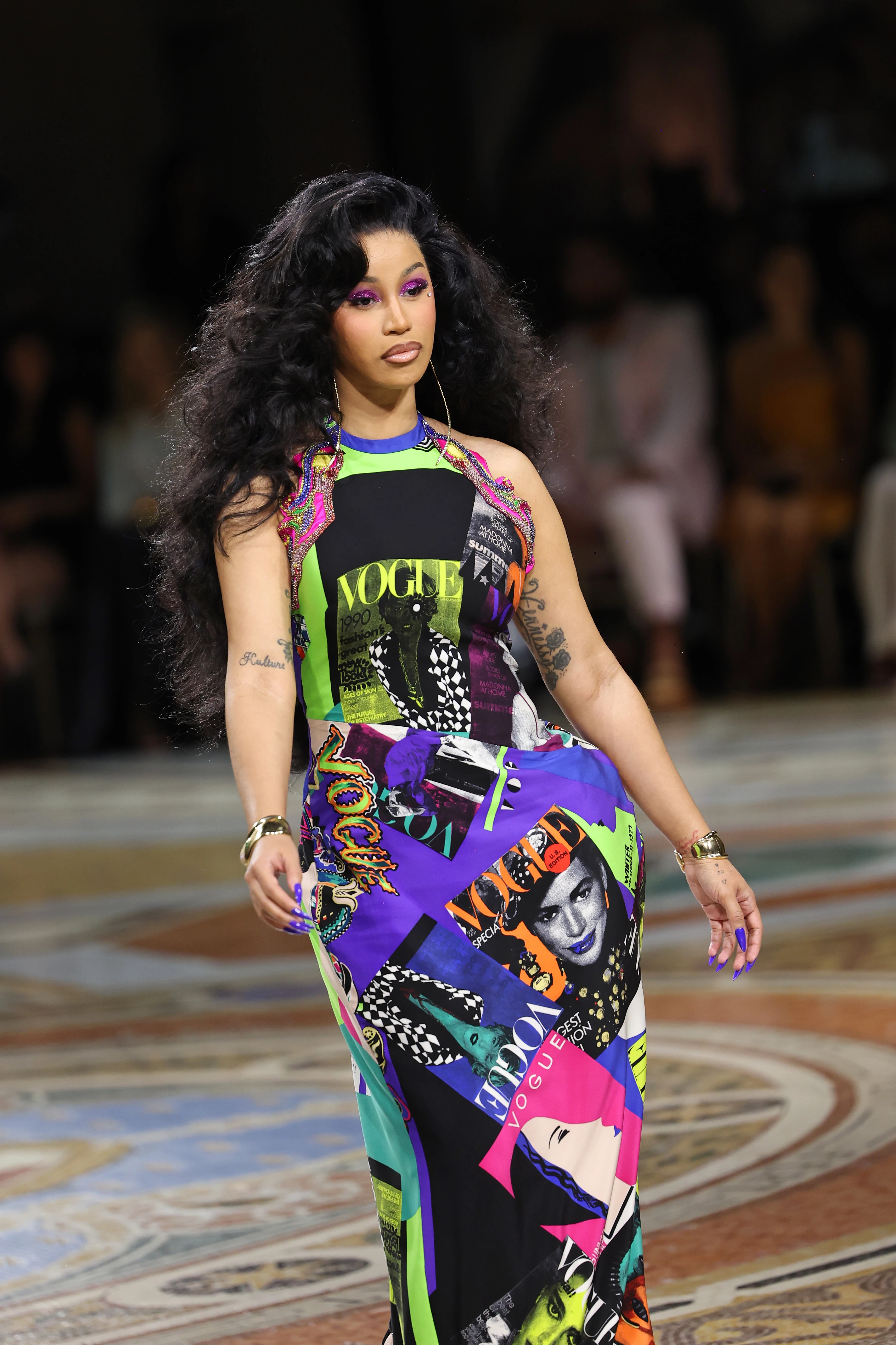 Cardi B у Versace