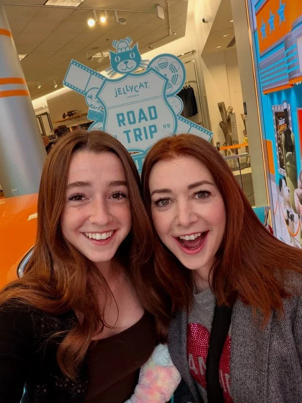Елісон Ганніган із молодшою донькою / © instagram.com/alysonhannigan