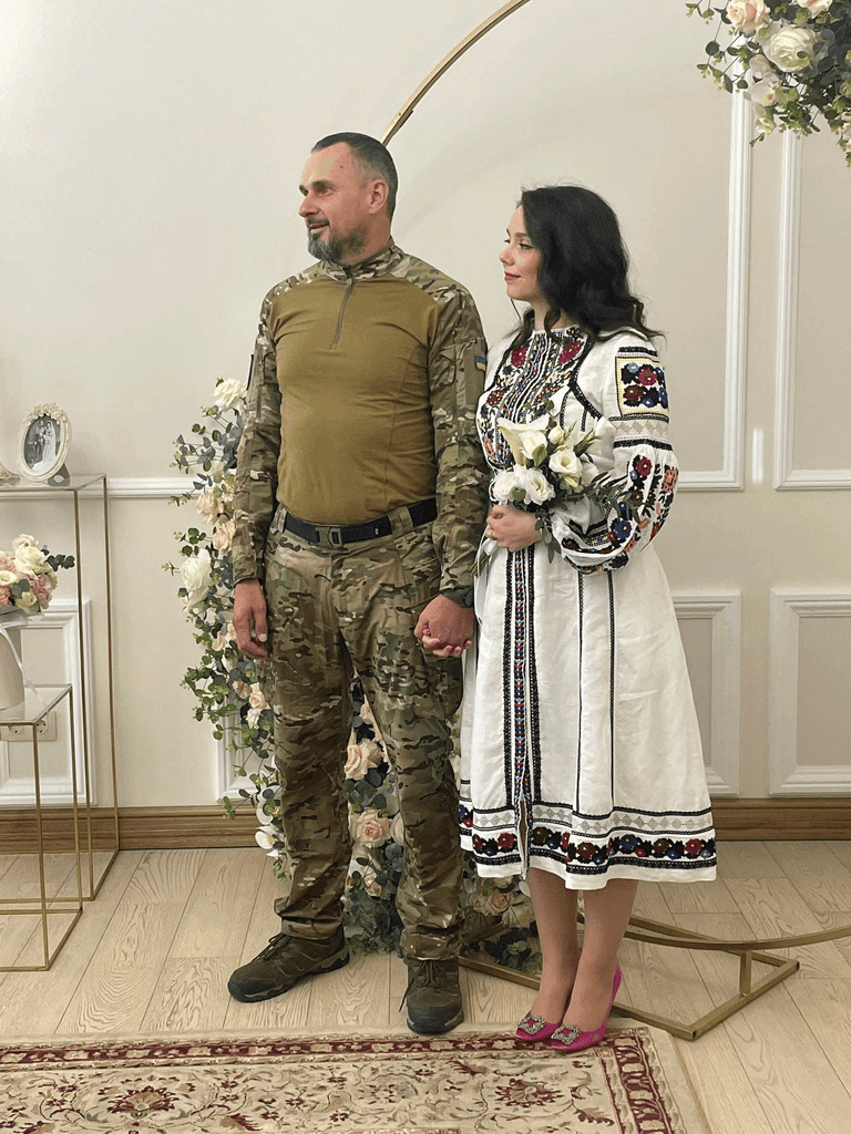Олег Сенцов приїхав з фронту на власне весілля