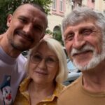Путівкові листівки та карта Венеції в стилізованій сцені, символ подорожі та емоцій