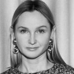 Символічна предметна сцена з речами модного бренду українського виробництва